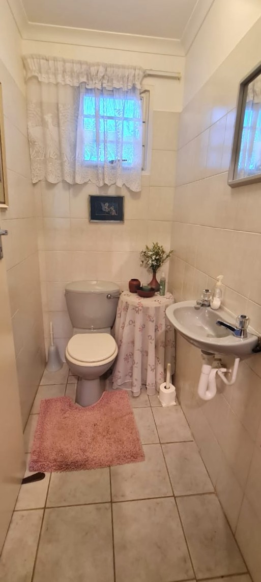 4 Bedroom Property for Sale in Wavecrest Eastern Cape